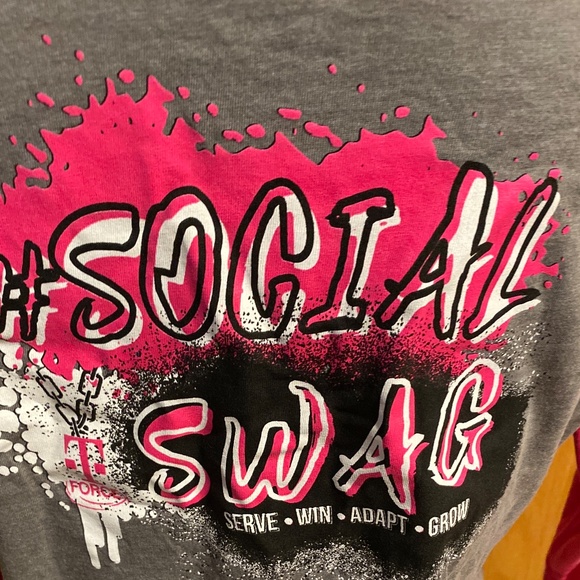NWOT Elevate Women's Small T-Mobile T-Force Social Swag T-Shirt Gray / Pink Crew - Picture 9 of 11